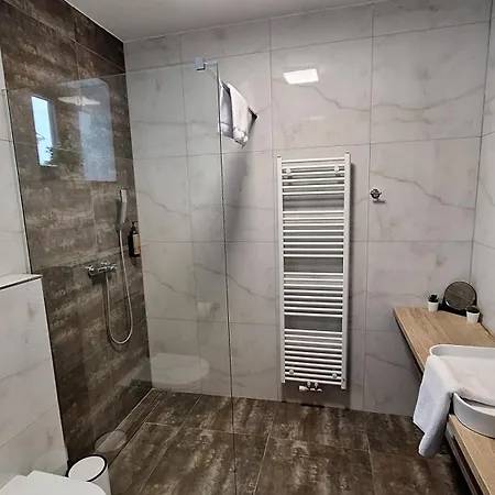 ゲストハウス Wellness Marta
